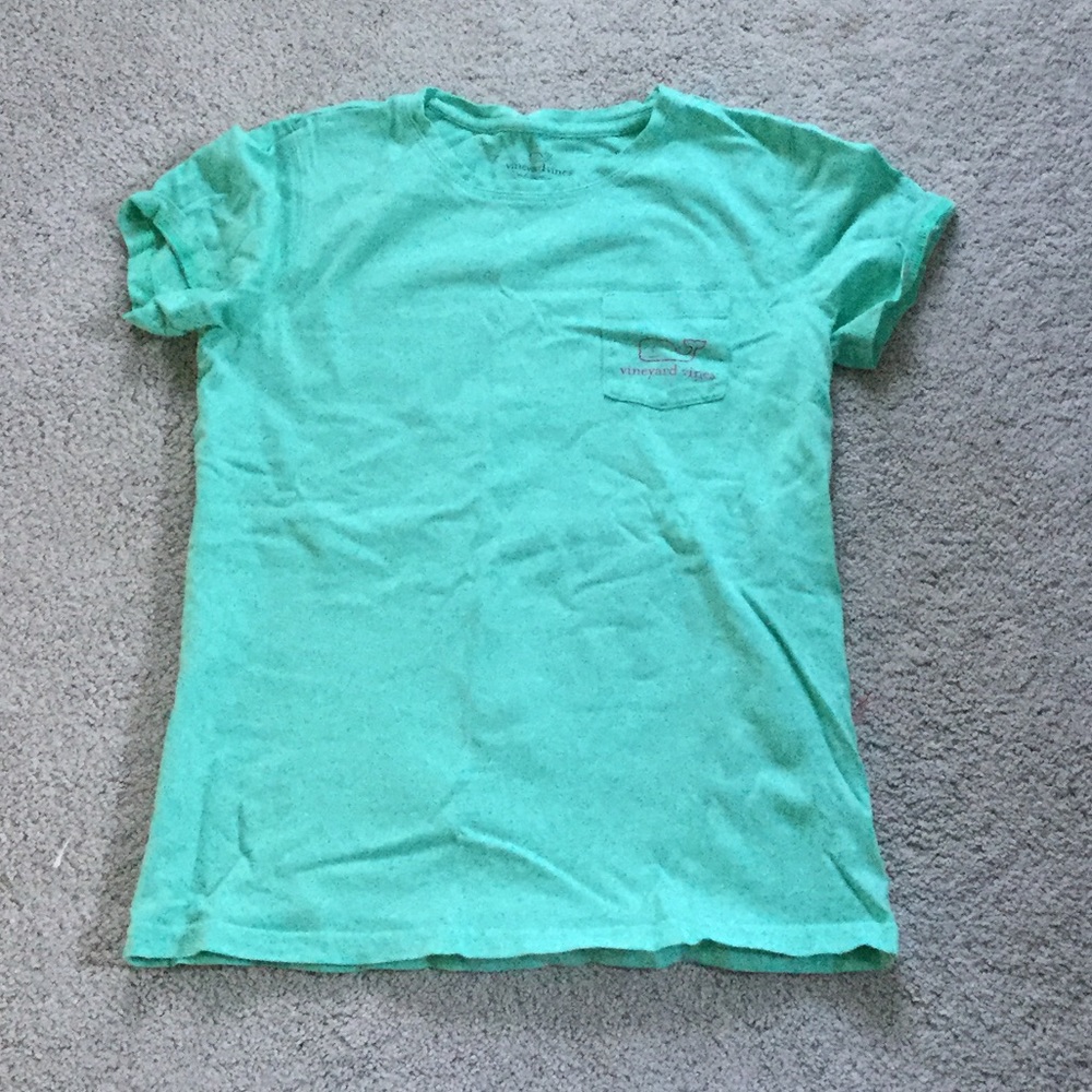 Vineyard vines tee
